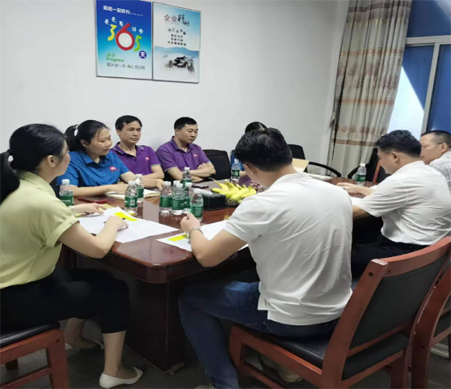 從化區(qū)副區(qū)長黃小海帶隊到廣州俊麒無紡布企業(yè)有限公司開展暖企調(diào)研活動